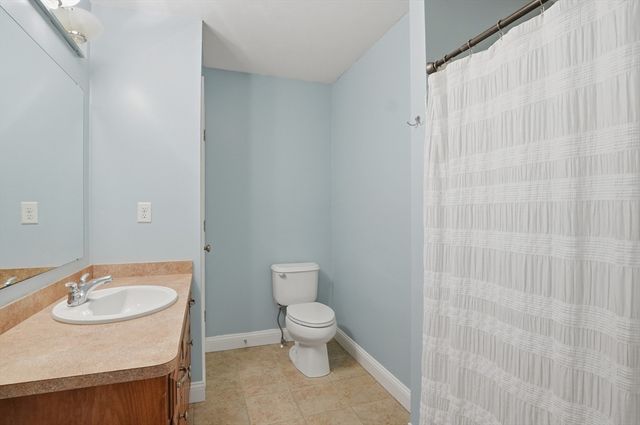 32 Edmonds Circle 32, Northbridge, MA 01588