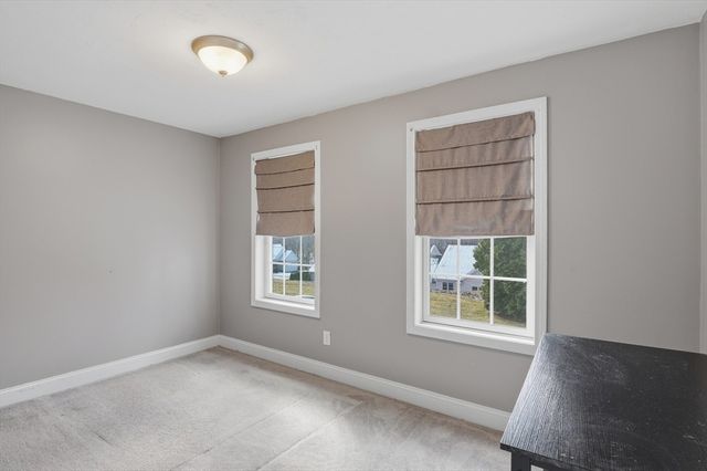 32 Edmonds Circle 32, Northbridge, MA 01588