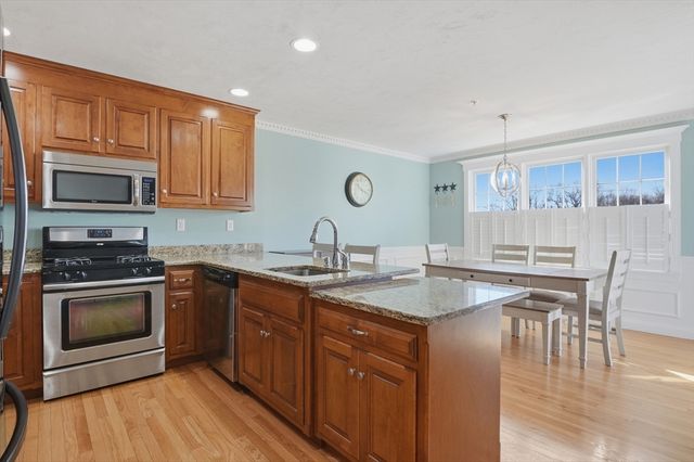 32 Edmonds Circle 32, Northbridge, MA 01588