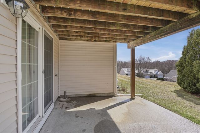 32 Edmonds Circle 32, Northbridge, MA 01588