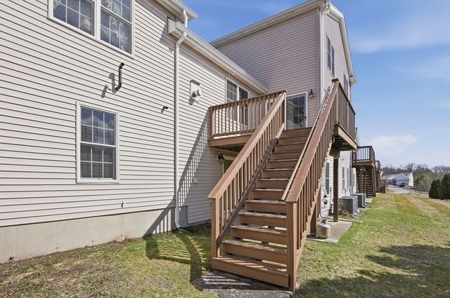 32 Edmonds Circle 32, Northbridge, MA 01588