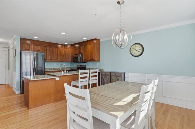 32 Edmonds Circle 32, Northbridge, MA 01588