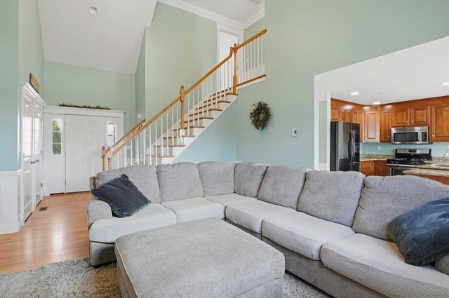 32 Edmonds Circle 32, Northbridge, MA 01588