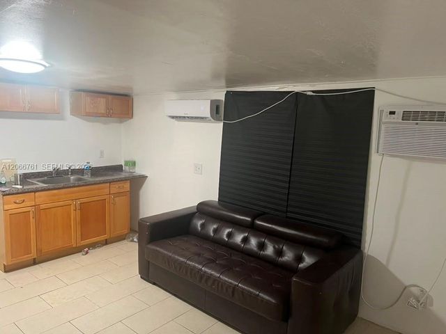 6841 Atlanta Street, Hollywood, FL 33024