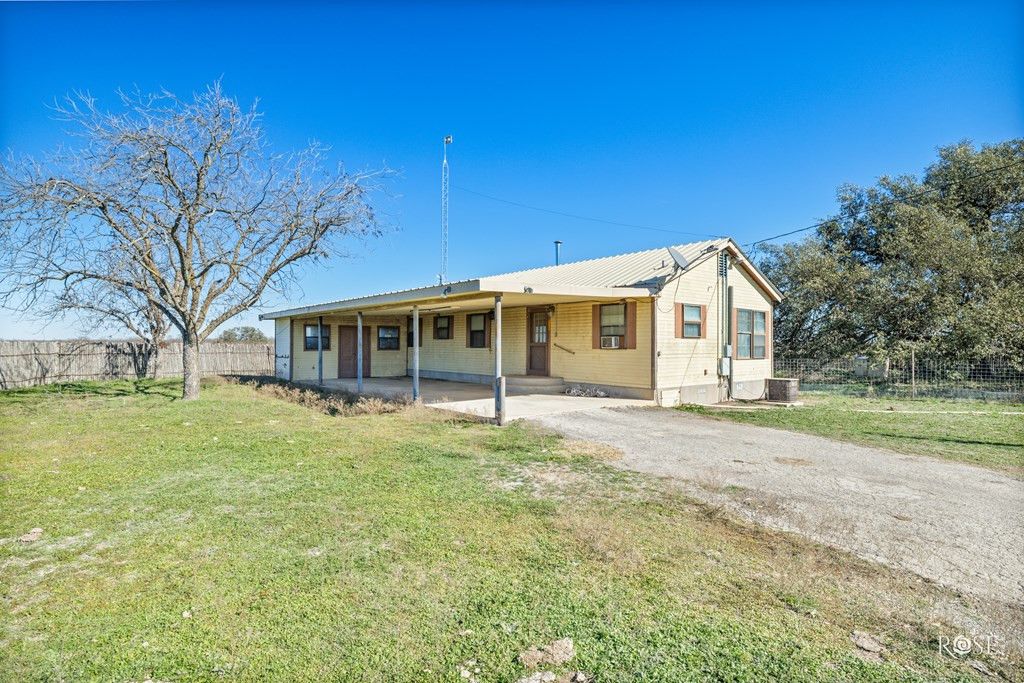 Image 12 of property listing at 6199 Ranch Rd 864, Sonora, TX 76950