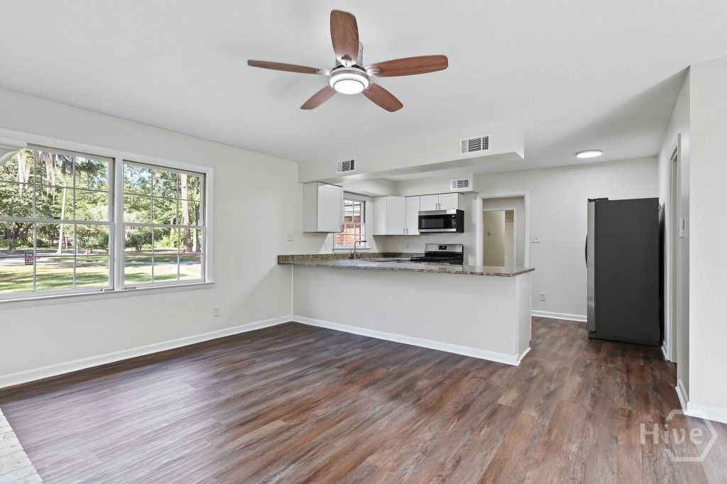 Image 10 of property listing at 607 Glenbrook Road, Savannah, GA 31419