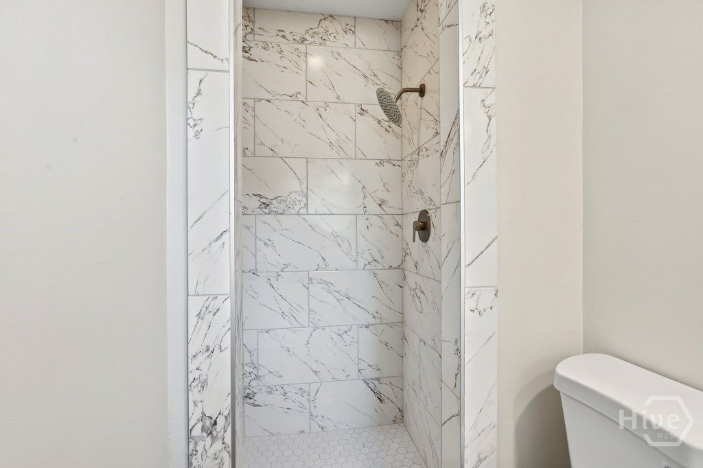 Image 25 of property listing at 607 Glenbrook Road, Savannah, GA 31419