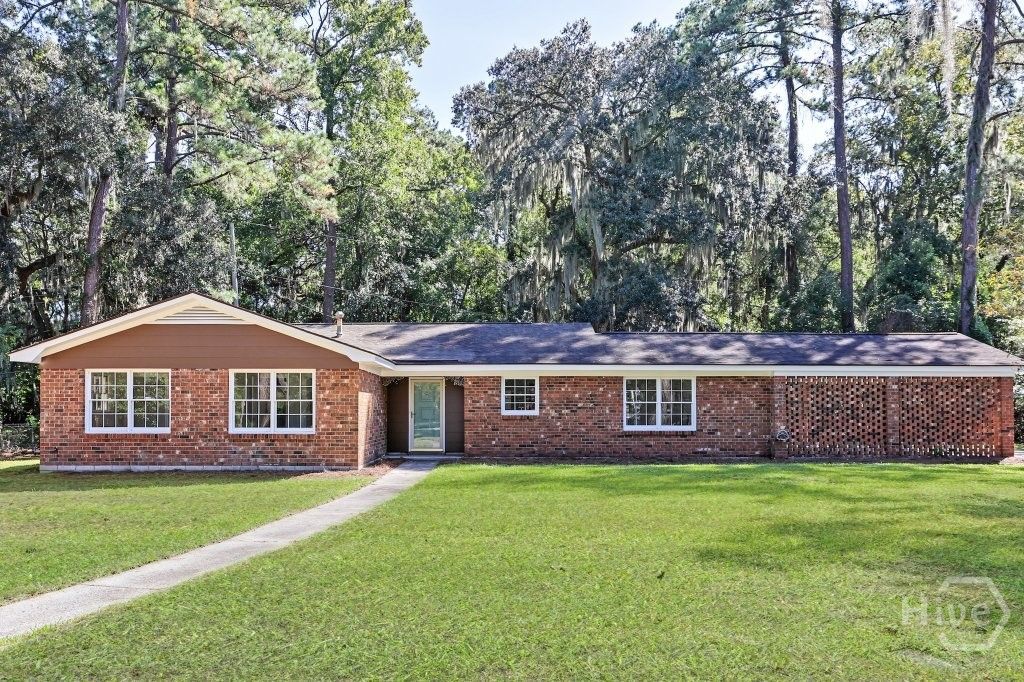 Image 3 of property listing at 607 Glenbrook Road, Savannah, GA 31419