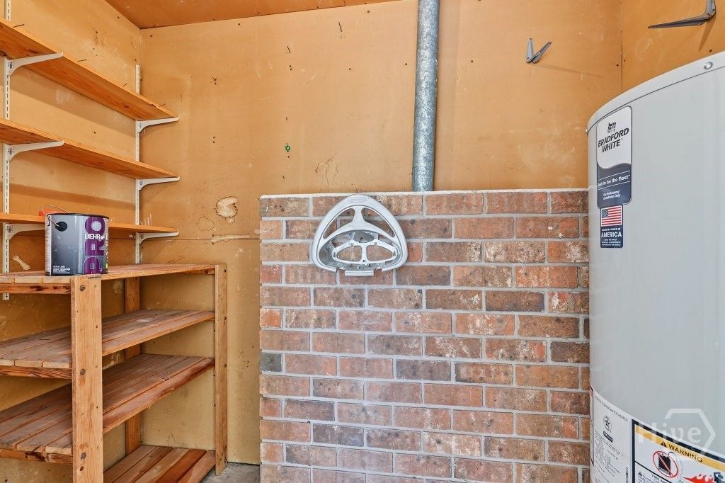Image 36 of property listing at 607 Glenbrook Road, Savannah, GA 31419