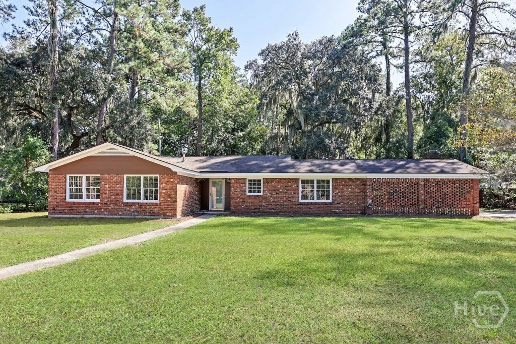 Image 4 of property listing at 607 Glenbrook Road, Savannah, GA 31419