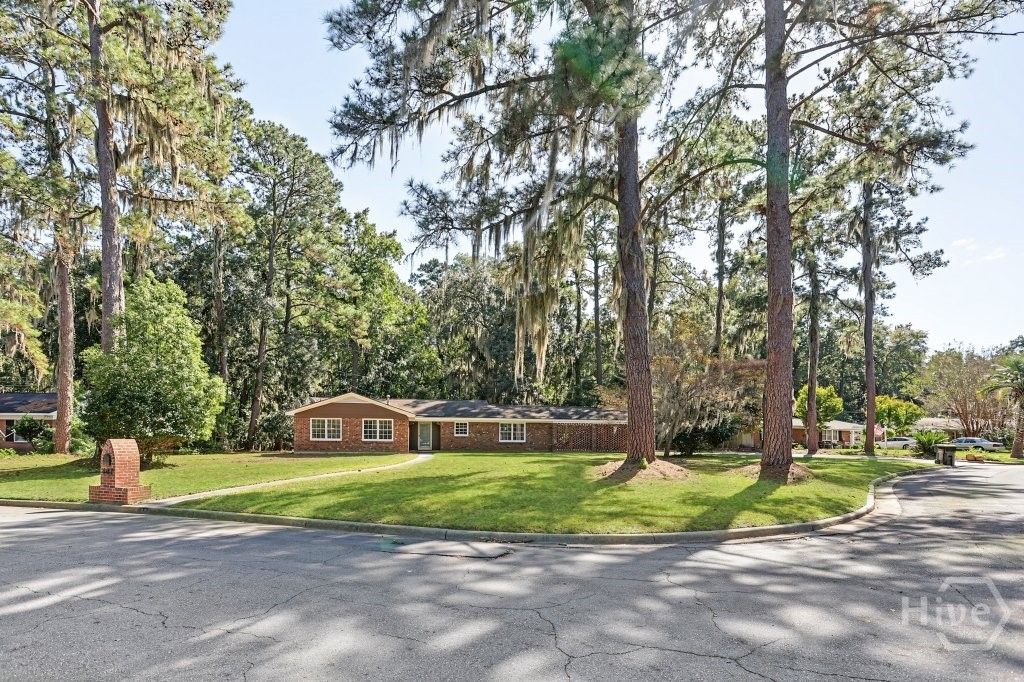 Image 5 of property listing at 607 Glenbrook Road, Savannah, GA 31419
