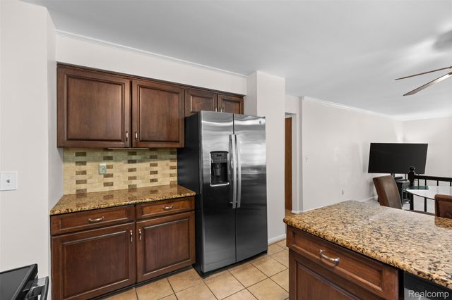 100 Dalton Drive, Rochester Hills, MI 48307
