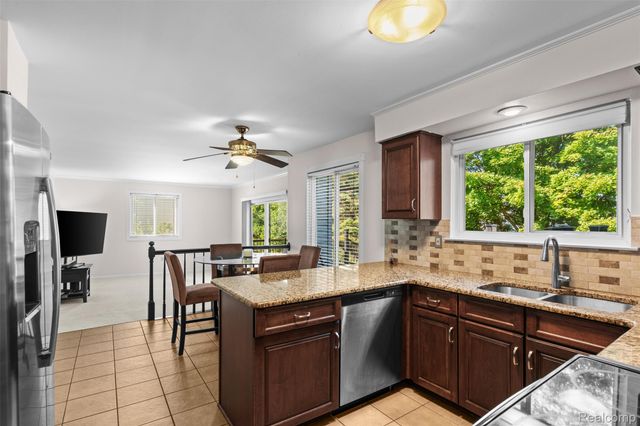 100 Dalton Drive, Rochester Hills, MI 48307