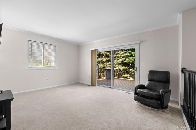 100 Dalton Drive, Rochester Hills, MI 48307