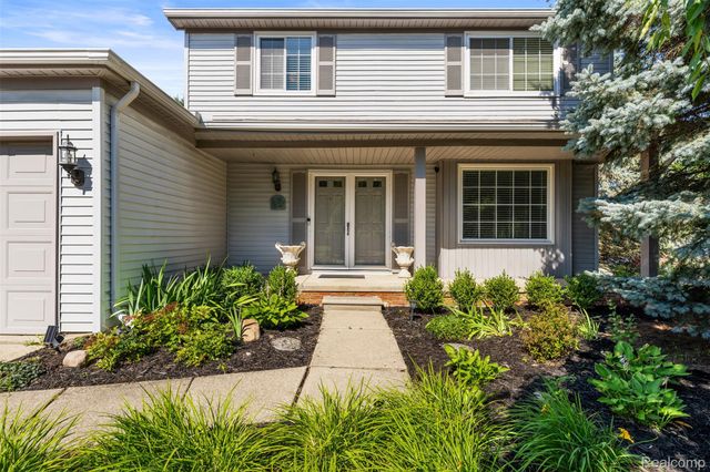 100 Dalton Drive, Rochester Hills, MI 48307