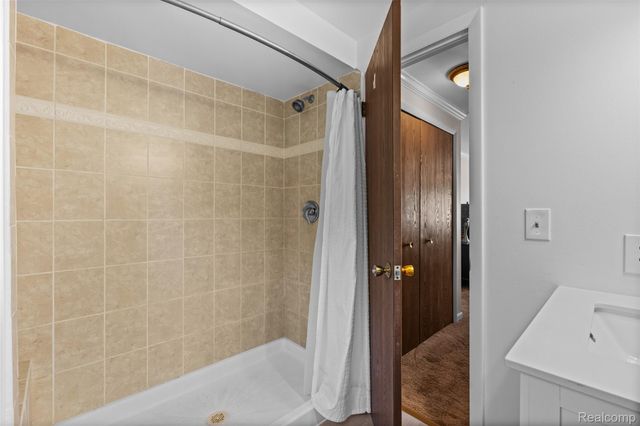 100 Dalton Drive, Rochester Hills, MI 48307