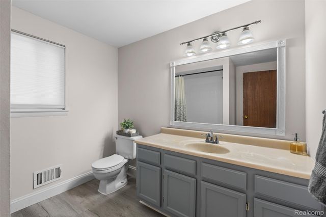 100 Dalton Drive, Rochester Hills, MI 48307