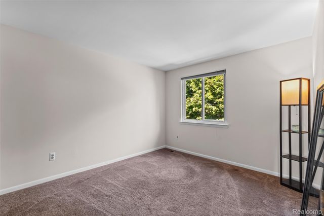 100 Dalton Drive, Rochester Hills, MI 48307