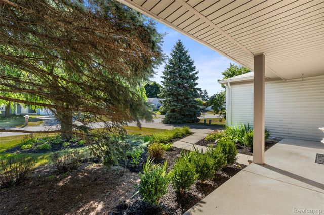 100 Dalton Drive, Rochester Hills, MI 48307
