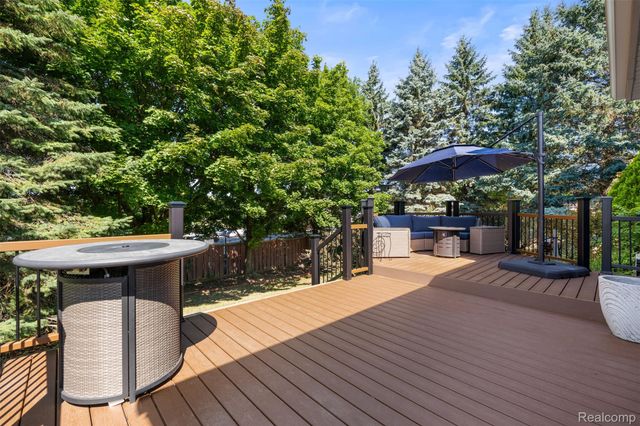 100 Dalton Drive, Rochester Hills, MI 48307