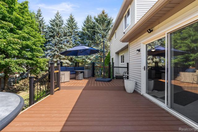100 Dalton Drive, Rochester Hills, MI 48307