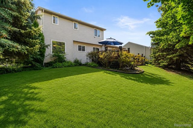 100 Dalton Drive, Rochester Hills, MI 48307