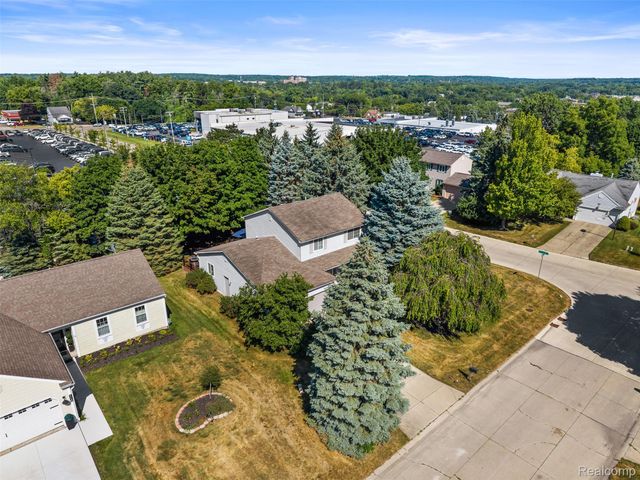 100 Dalton Drive, Rochester Hills, MI 48307