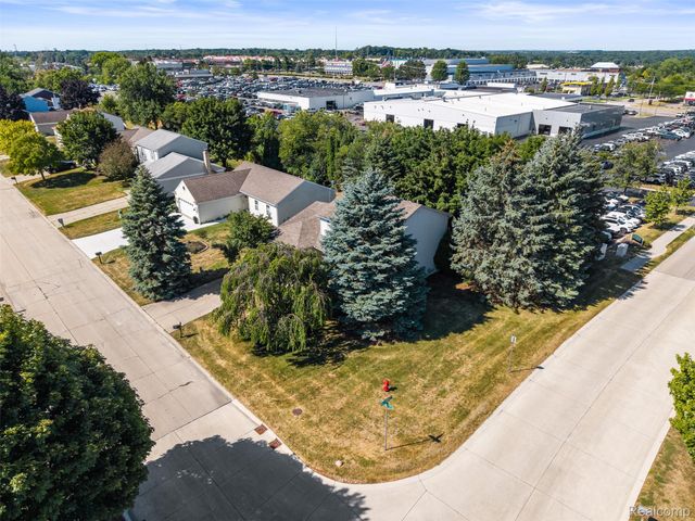 100 Dalton Drive, Rochester Hills, MI 48307
