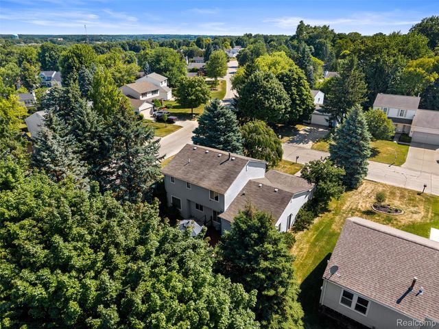 100 Dalton Drive, Rochester Hills, MI 48307