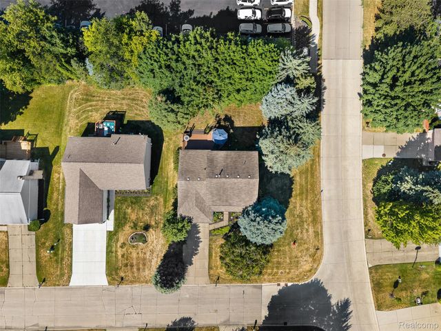 100 Dalton Drive, Rochester Hills, MI 48307
