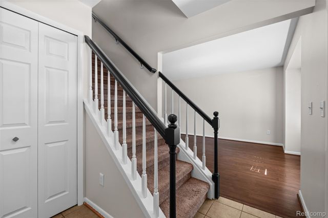 100 Dalton Drive, Rochester Hills, MI 48307