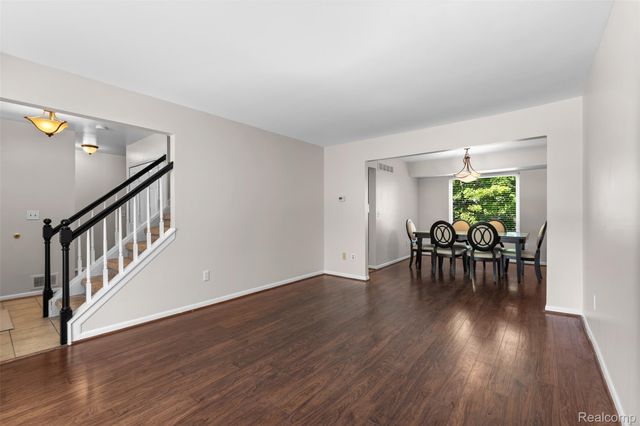 100 Dalton Drive, Rochester Hills, MI 48307
