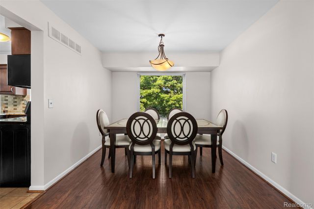 100 Dalton Drive, Rochester Hills, MI 48307