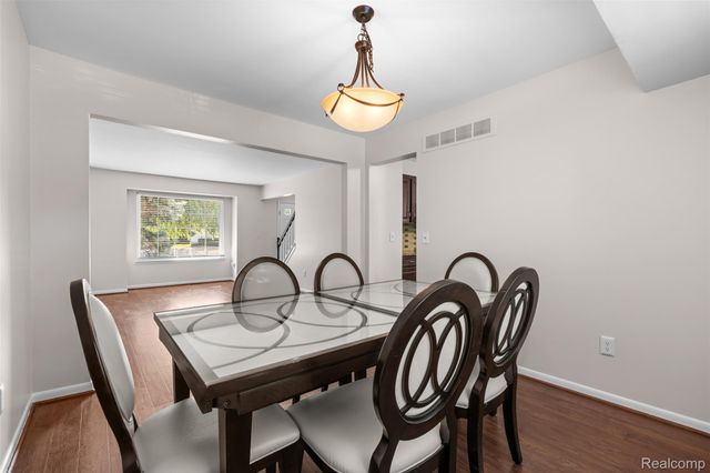 100 Dalton Drive, Rochester Hills, MI 48307