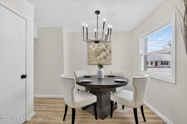 2432 Rochester Place, Northwood, OH 43619