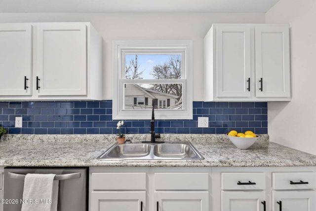 2432 Rochester Place, Northwood, OH 43619