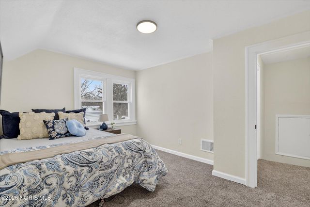 2432 Rochester Place, Northwood, OH 43619