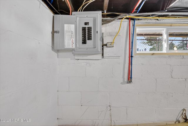 2432 Rochester Place, Northwood, OH 43619