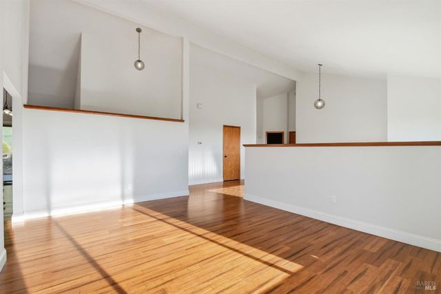 5827 La Cuesta Dr, Santa Rosa, CA 95409