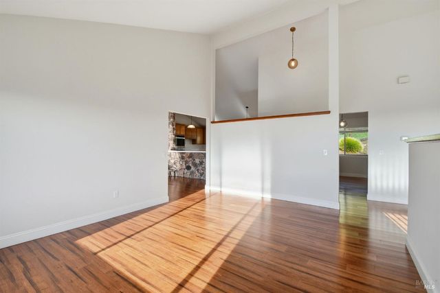 5827 La Cuesta Dr, Santa Rosa, CA 95409