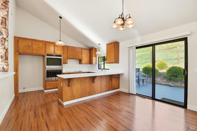 5827 La Cuesta Dr, Santa Rosa, CA 95409