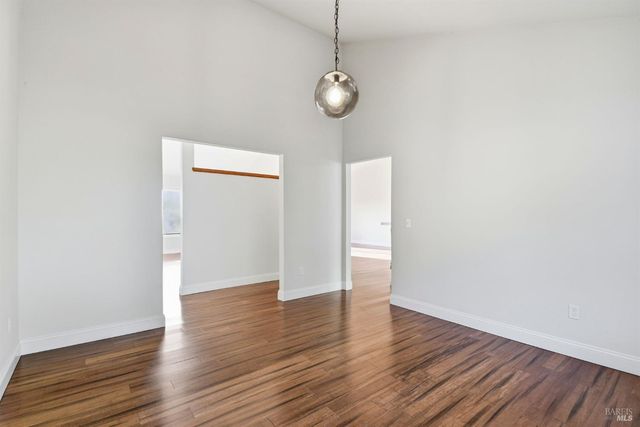 5827 La Cuesta Dr, Santa Rosa, CA 95409