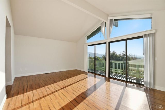 5827 La Cuesta Dr, Santa Rosa, CA 95409