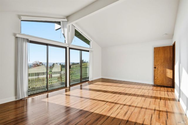 5827 La Cuesta Dr, Santa Rosa, CA 95409