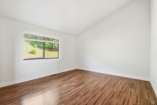 5827 La Cuesta Dr, Santa Rosa, CA 95409