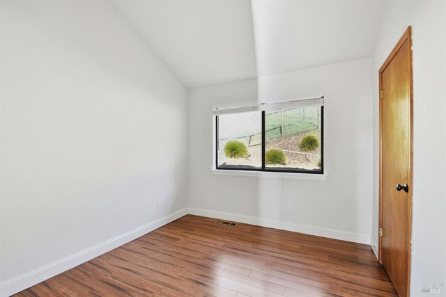 5827 La Cuesta Dr, Santa Rosa, CA 95409