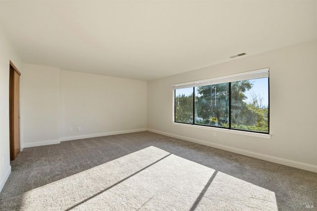 5827 La Cuesta Dr, Santa Rosa, CA 95409