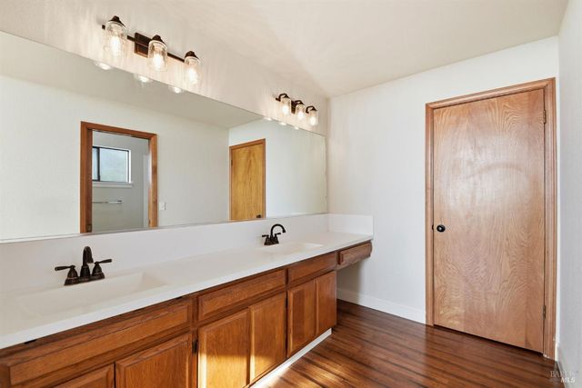 5827 La Cuesta Dr, Santa Rosa, CA 95409