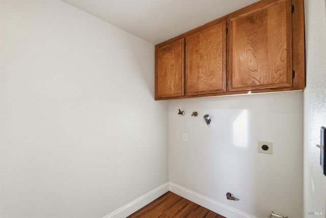 5827 La Cuesta Dr, Santa Rosa, CA 95409