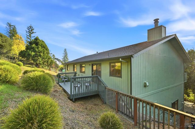 5827 La Cuesta Dr, Santa Rosa, CA 95409